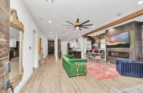 Houston's Downtown Bloom House - Spacious Floral Escape for Groups - Foto 16