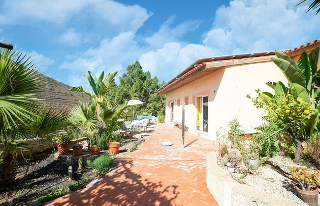 Appealing Holiday Home in La Escalona With Mountain Views - Photo 33