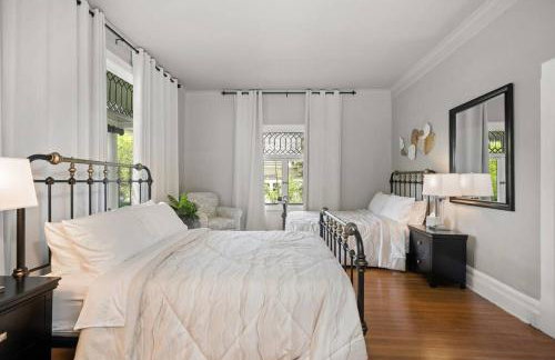 Entire Main level of Beautiful Historic Home - Foto 21