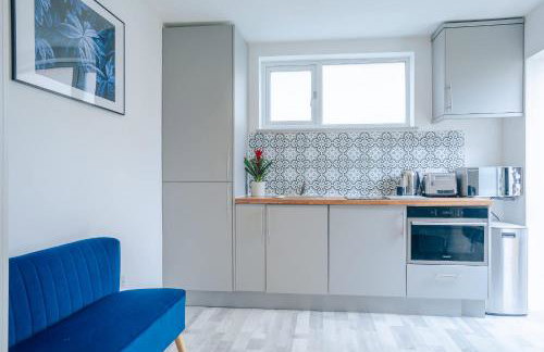 Lovely Cosy Studio with Garden and Parking - Photo 2