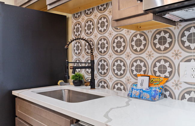 Red Brick Hideaway | JZ Vacation Rentals - Photo 11