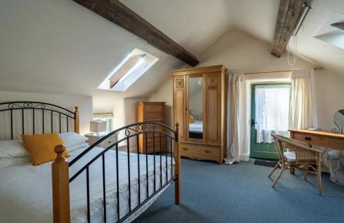 Pretty barn conversion in seaside village - Photo 4