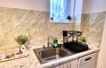 Friendly family apartment comfort sleep 6 close to tube bus airport - Foto 22