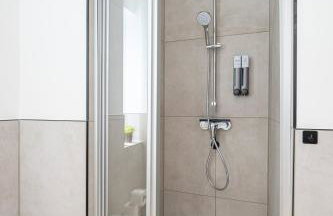 Skipper's Deck - Stilvoll und zentral nahe Hafen und Deich, inkl Parken, 2 Arbeitsplätze, Wlan, voll ausgestattete Küche - Foto 14