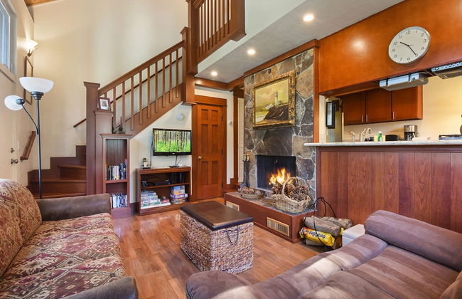 Tahoe City Getaway Minutes From Lake and Activities - Photo 12