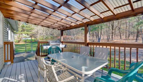 Peaceful Horseheads Hideaway with Deck and Yard! - Foto 2
