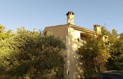 Jolie maison de village, à 2 min à pied du lac d'Esparron de Verdon - Foto 2