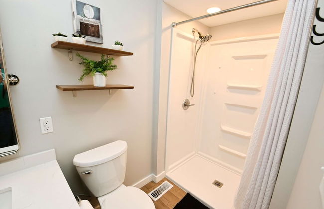 Modern 5 Bedroom Home Sleeps up to 12 15 min Walk to ND 2329 - Foto 19