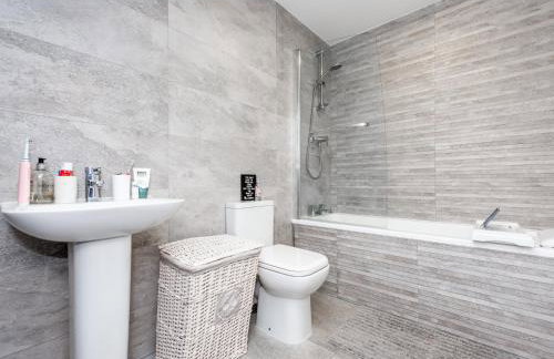 Amazing Lovely 1BDR Apartment, South London - Photo 23