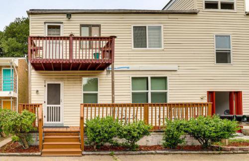 Stroll to Shore Quaint Condo with Deck in Norfolk - Photo 23