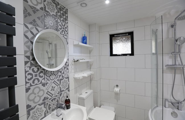 Cosy Modern Nordic Lodge w/ Loch View & Log Burner - Photo 3