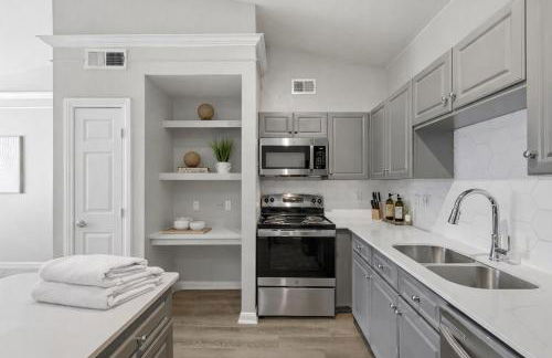 North Dallas 1BR Escape Modern Design Amenities - Photo 17