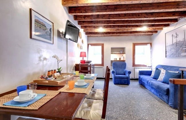 Guggenheim Collection Venice Apartment - Photo 11