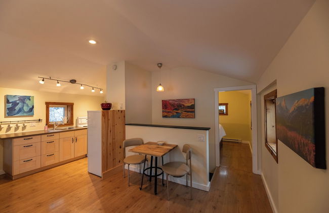 Downtown Whitehorse - Treehouse - Photo 13