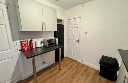 FERRY HOUSE - INVOICE and REDUCED PRICE only via SUNRISE SHORT LETS DUNDEE, 4 Bed House, Great for Contractors, Fully Equipped, Private Parking, Easy Ring Road Access - ASK SUNRISE SHORT LETS - and ONLY 5 Mins to STANNERGATE Ports - Foto 7