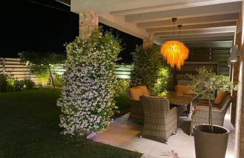 Villa ELi - Luxury Nature Getaway - Strategically located for Beach Exploration - Onsite Power for Electric Vehicle - Foto 62