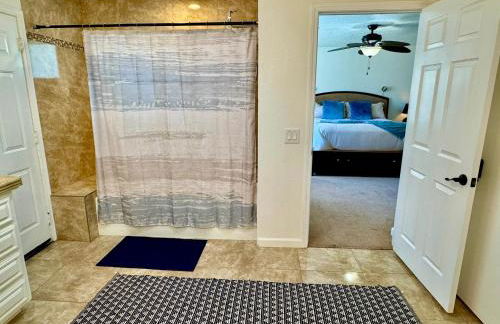 Epic Views, Huge House, Acres of J-Trees to explore, Hot Tub, Pool, AC, and Mini-Golf - Foto 40