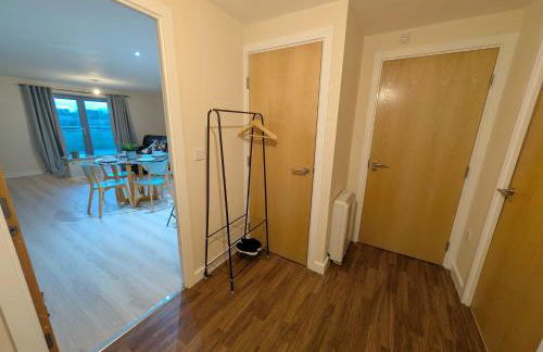 Waterfront Quayside Apartment with secure parking & lift, Ideal for Mobility Users - Foto 50
