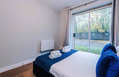 Long Stays Offers , New 2 Bed APT , Sleeps 3 , Wigan , Perfect for Relocations , Contractors , Families - Photo 50