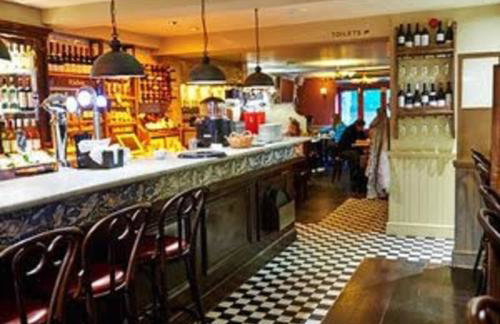 Elegant & spacious parkside 2-bedroom 2-bathroom flat in period building facing Blackheath - parking, great Greenwich location, easy for O2 Arena and City, very near Marathon start line! - Foto 44