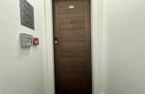 Southgate Luxury Apartments-Jaquzzi Bath-Private Parking- suitable for contractors - Foto 34