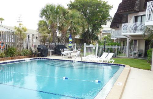Cocoa Beach - Oceanfront - Steps to the Pier and Ocean - Foto 14