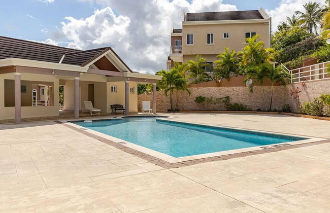 Modern 2br House W/pool and Sea View in Ocho Rios - Photo 1