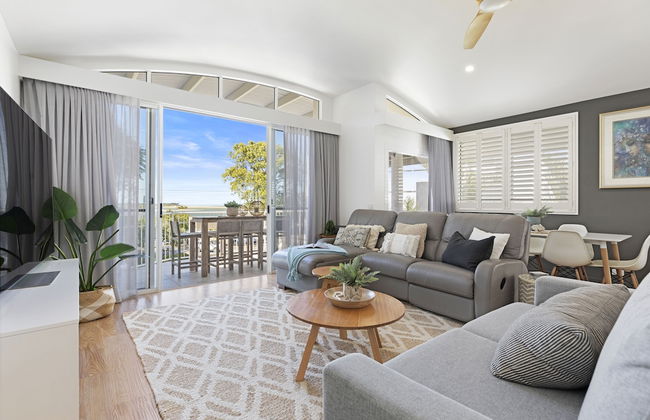 Noosa Outrigger Beach Resort - Photo 9