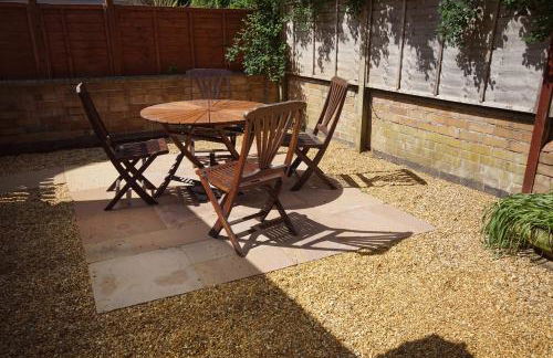 Vale View - Sleeps 6 - Pets Ok - Garden - Parking - Photo 21