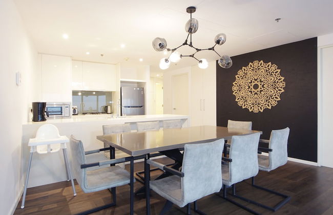 3 Bedroom Apartment in D1 Tower - Photo 10