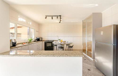 Refúgio com piscina, lareira e conforto, 1h de SP - Photo 60