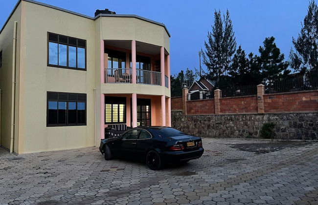 The Mugabi's Spacious Private Room - Foto 41