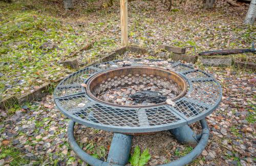 40-Acre, Off-Grid Wakefield Retreat w/ Gas Grill! - Foto 21