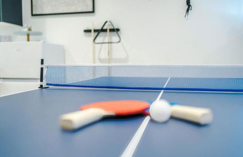 Stunning 3 Story Home, 3 x King Size Beds, Pool Table, Free Parking x2, Ping Pong - Foto 26