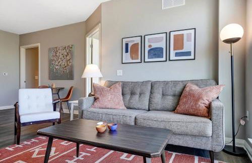 The Urban Oasis Garage Parking Walk-In Shower - Foto 6