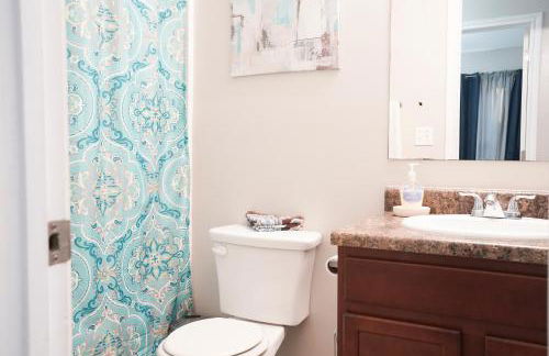 Queens Hidden Gem with Game Room 5 beds sleeps 9 - Foto 8