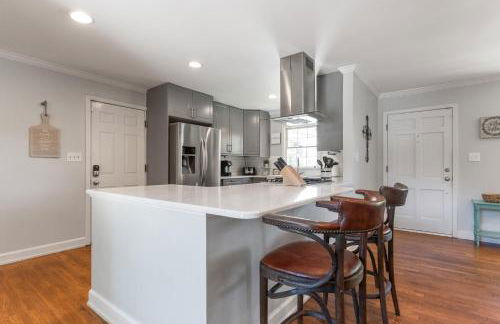 Fully Fenced Rustic Home Minutes From Truist Park - Foto 12