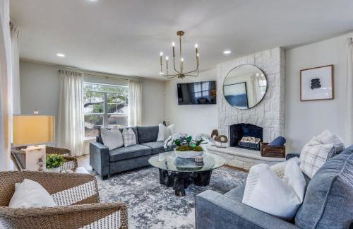 Stunning Lake House with a Pool and Hot Tub - Foto 9