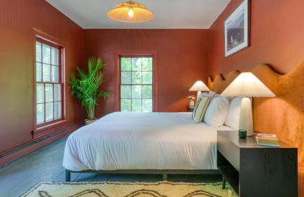 Relax in Style at Historic Modern on Main with Modern Amenities Wooded Views - Foto 7