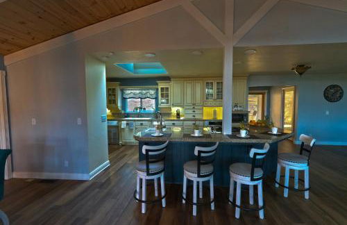 Cozy mountain retreat with lake views near Yosemite - Foto 25