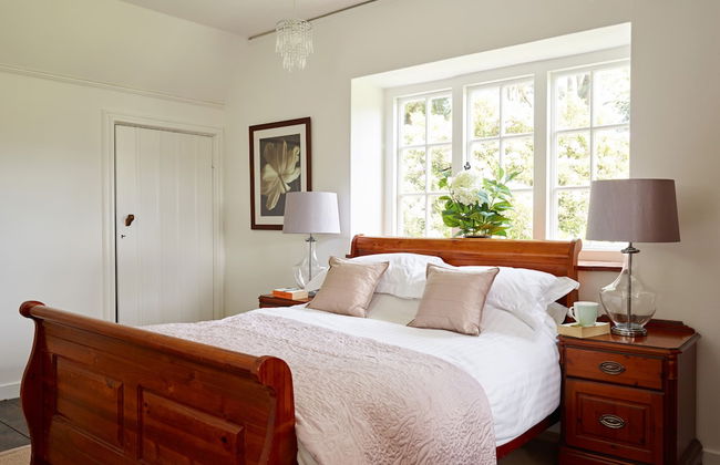 Drakestone House Manor With Breathtaking Cotswolds Views - Photo 2