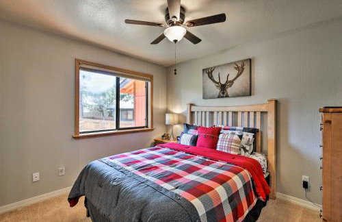 Modern Mountain Chalet Munds Park Retreat with Deck - Foto 14