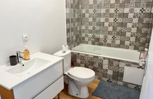 011 CHIC & COSY STUDIO 40m2 HYPERCENTRE WIFI SMART TV NETFLIX - Foto 21