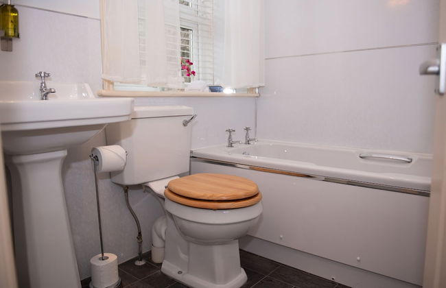 Milton House Studio Apartment Suites - Photo 36