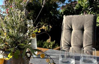 Cozy apartment with private yard - Photo 14