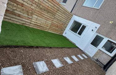 ResiLets - Plessey Road House, Large, Modern Home - Foto 16