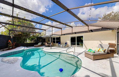 Beautiful home, centrally located to Parks with Pool - Foto 28