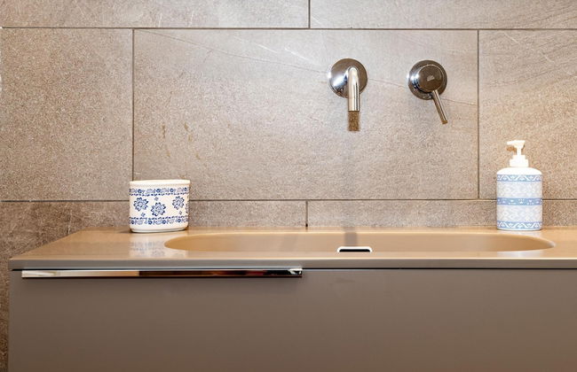 Luxury 1 in Como With 2 Bedrooms and 2 Bathrooms - Photo 12