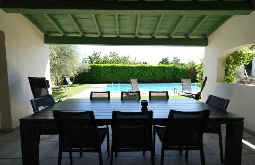 vacation rental with pool and poolhouse, close to arles in moulès- sleeps 8 - Foto 58