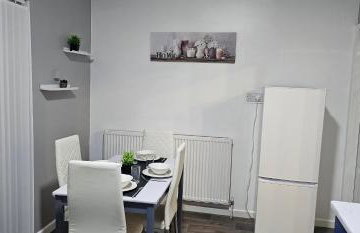 Glebe House - 2 Bedroom Luxury House that sleeps 6, with Free Private Parking, Easy Access to City Centre, and Near the Motorway - Photo 36